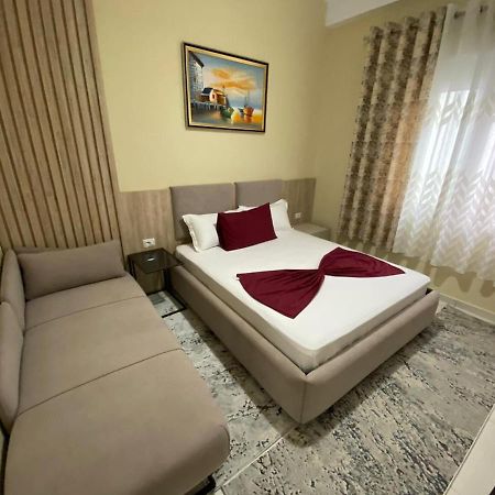 Kevin'S Lungomare Apartment Vlore Exterior photo